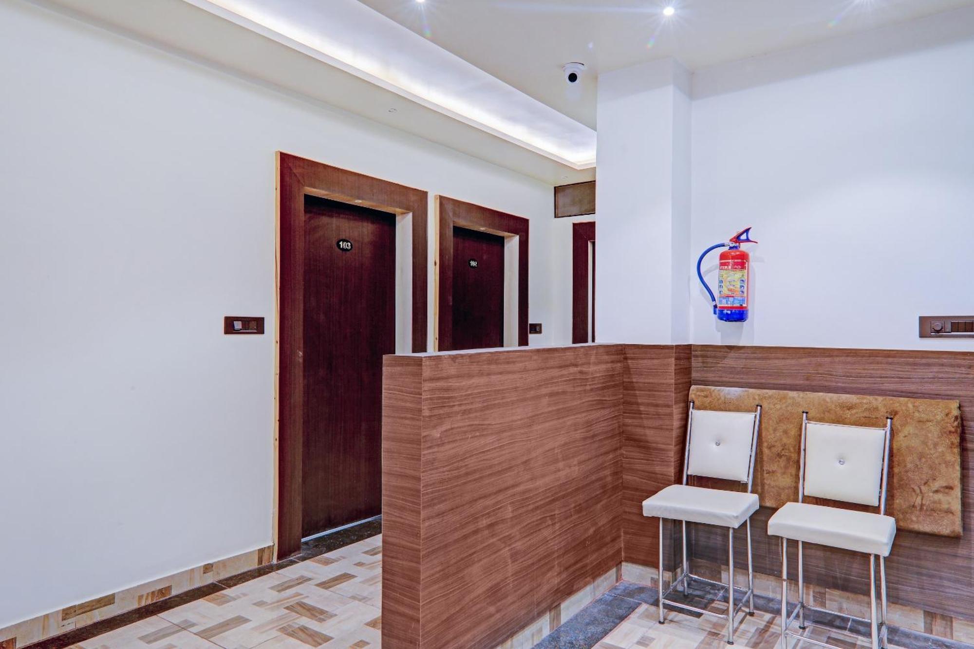 Отель Super Townhouse Riddhi Residency Лакхнау Экстерьер фото