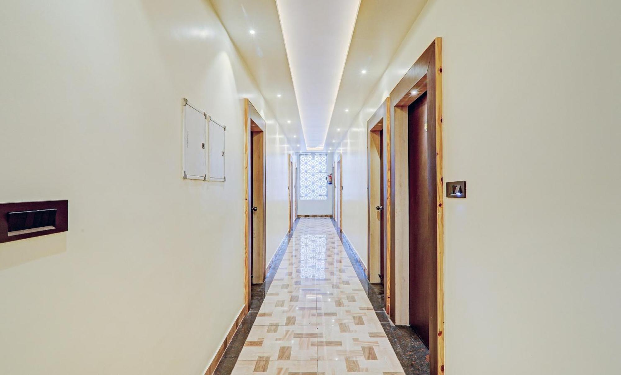 Отель Super Townhouse Riddhi Residency Лакхнау Экстерьер фото