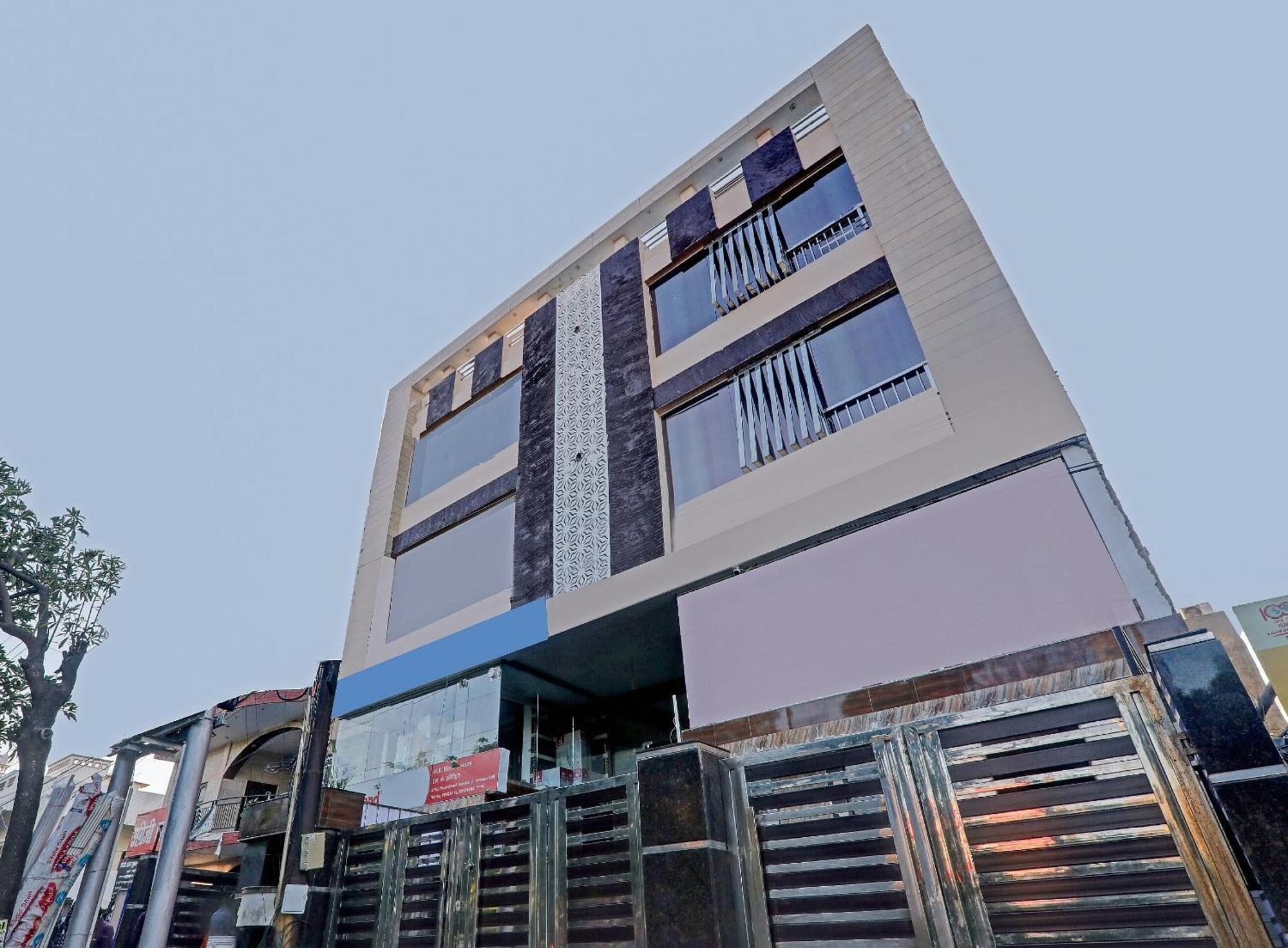 Отель Super Townhouse Riddhi Residency Лакхнау Экстерьер фото