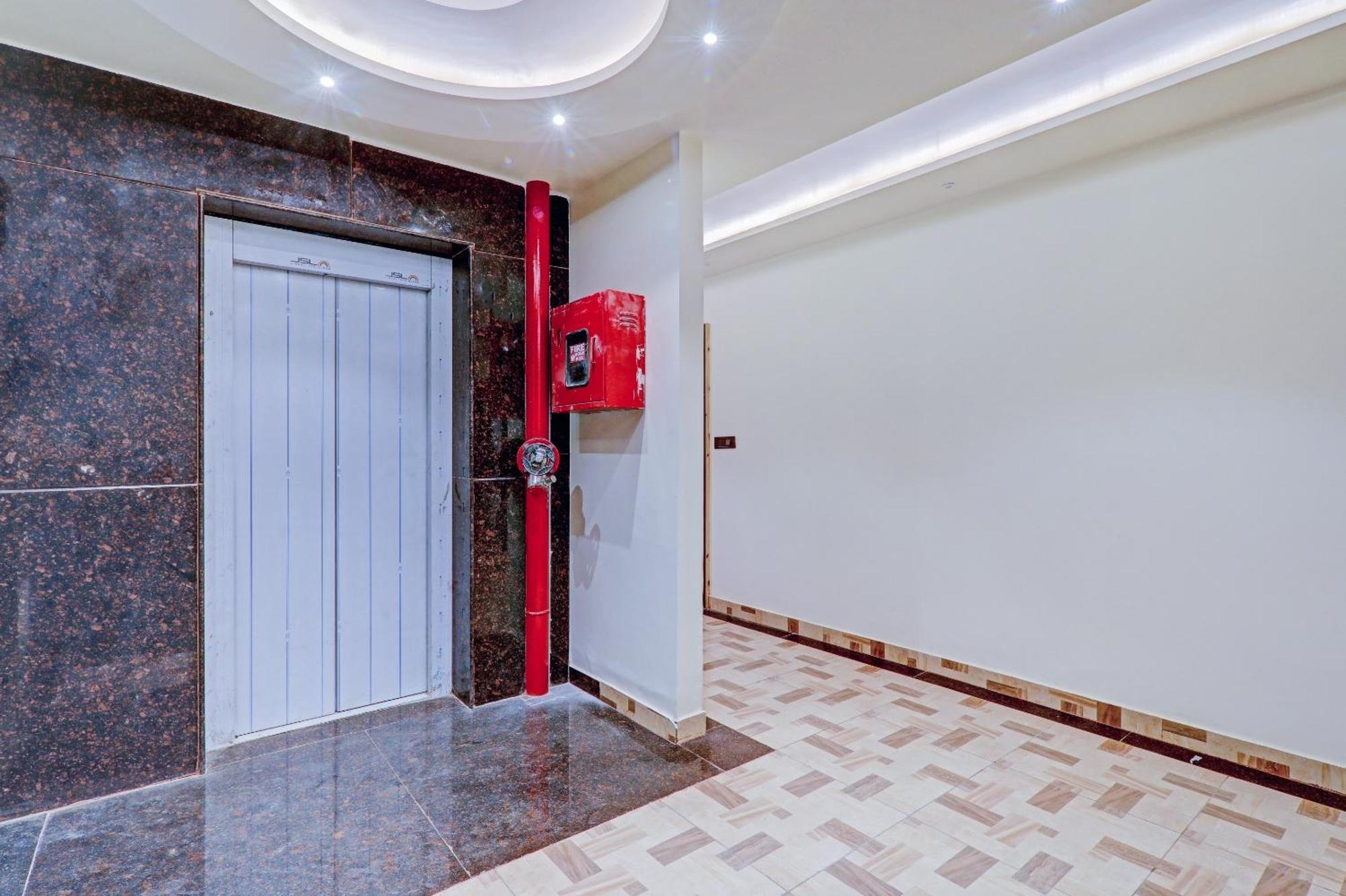Отель Super Townhouse Riddhi Residency Лакхнау Экстерьер фото