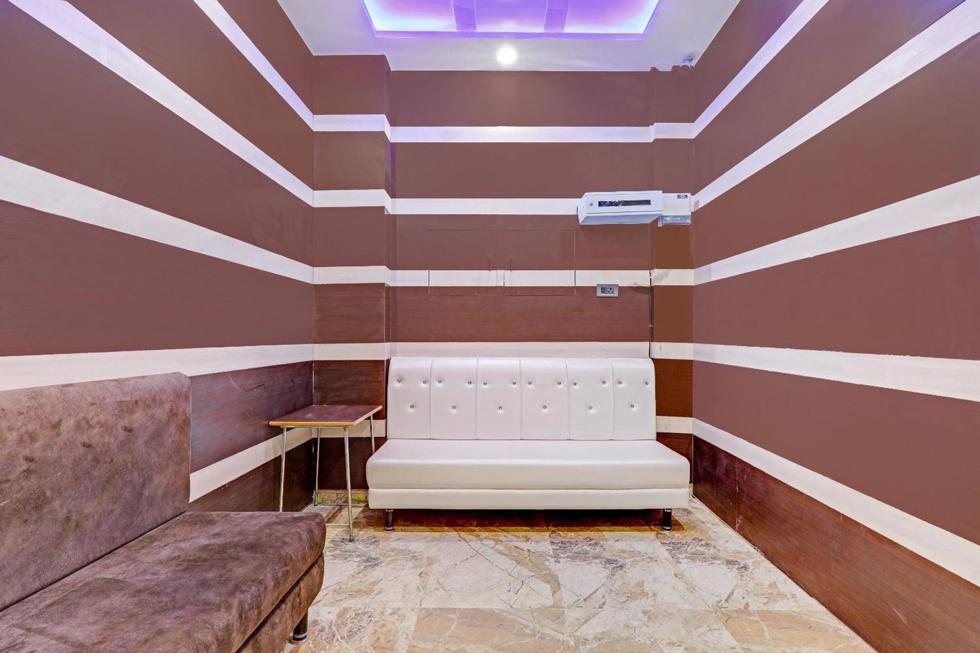 Отель Super Townhouse Riddhi Residency Лакхнау Экстерьер фото