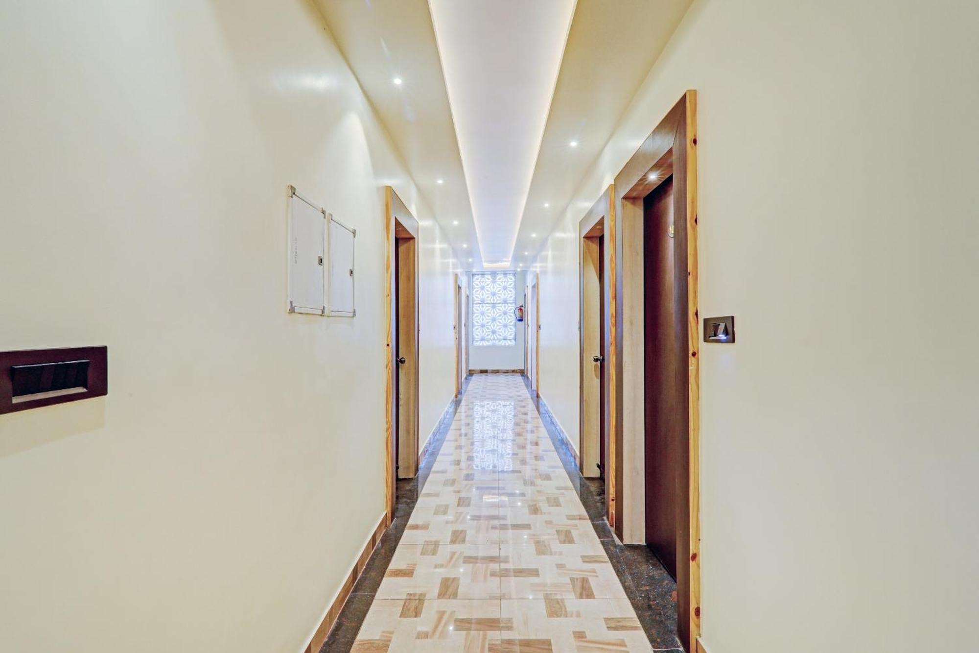 Отель Super Townhouse Riddhi Residency Лакхнау Экстерьер фото